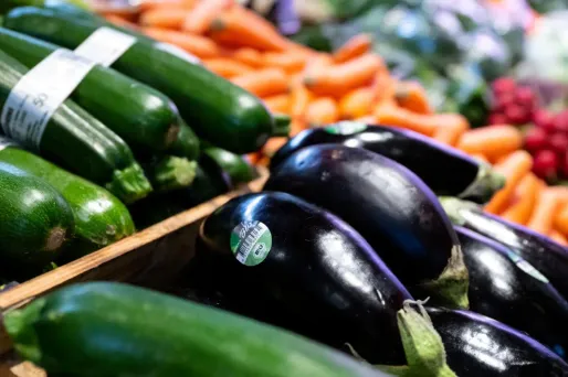 La France importe beaucoup plus de fruits et légumes qu'elle n'en exporte.