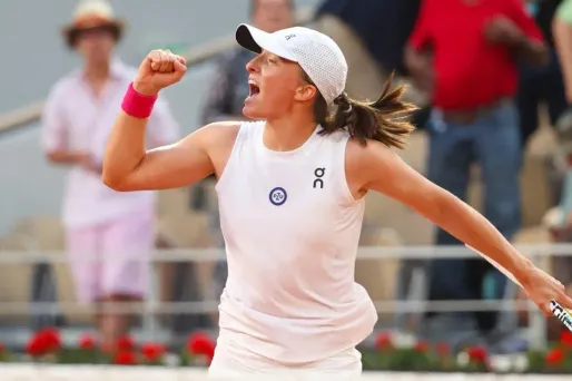 Iga Swiatek affronte Karolina Muchova en demi-finale de Roland-Garros.