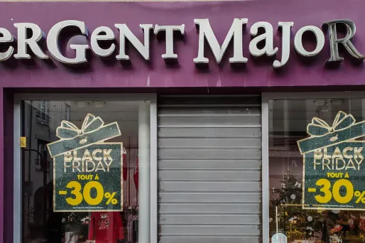 Ce mercredi, les marques de vêtements pour enfants Du Pareil Au Même et Sergent Major ont été respectivement placées en redressement judiciaire. / Crédit photo : Magali Cohen / Hans Lucas / Hans Lucas via AFP