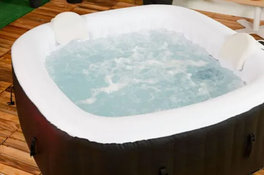 Belle offre sur ce spa gonflable pour les soldes
