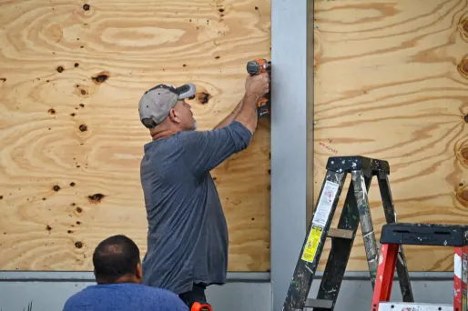 La Floride a ordonné à des habitants de sa côte ouest d'évacuer avant l'arrivée mercredi de l'ouragan Idalia.