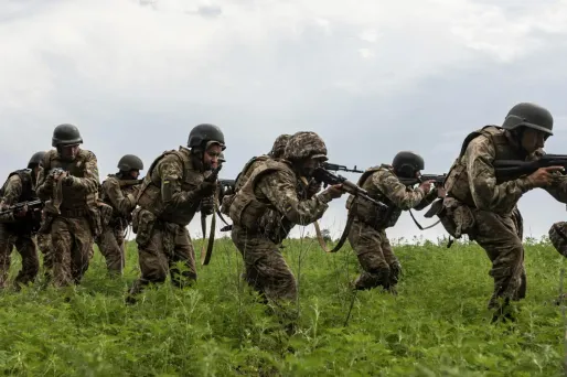 Selon l'armée russe, quatorze drones ukrainiens ont été détruits par les systèmes de défense antiaérienne et six autres par des systèmes de brouillage électronique.