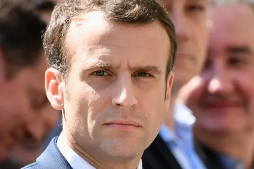 Dans une Interview accordée au Parisien, Emmanuel Macron accuse Marine Le Pen d'entretenir un "discours de capitulation".