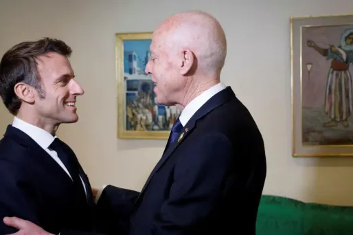 Emmanuel Macron a annoncé samedi à son homologue tunisien, Kaïs Saïed, que la France allait octroyer un prêt de 200 millions d'euros à la Tunisie.