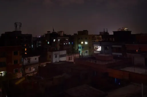 Une coupure d'électricité affecte 130 millions d'habitants au Bangladesh.