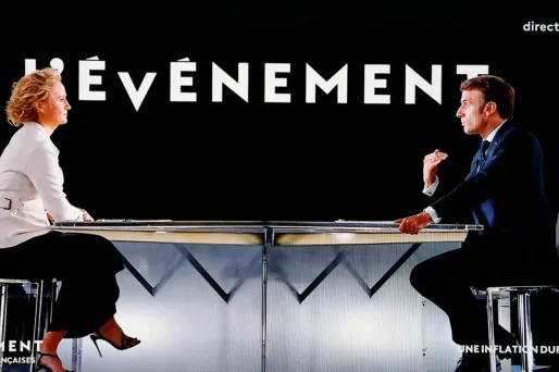 Emmanuel Macron répond de nouveau aux questions de Caroline Roux ce mercredi soir.