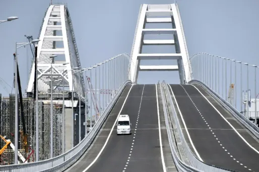 Le pont de Crimée en pleine construction. (Illustration)