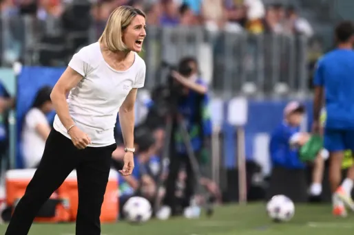 Sonia Bombastor, entraîneuse de l'OL, a subi une défaite sévère à domicile contre Arsenal (5-1)