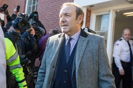 L'acteur Kevin Spacey est visé par quatre chefs d'accusation pour agression sexuelle.