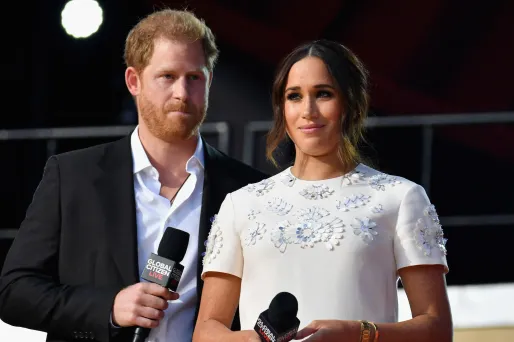 Le prince Harry a rendu visite à sa grand-mère la reine Elizabeth II jeudi, avec son épouse Meghan, lors d'une halte au Royaume-Uni en route vers La Haye