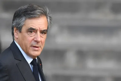 François Fillon apporte son soutien à Valérie Pécresse.