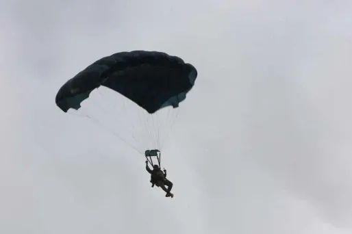Une retraitée a sauté en parachute pour la première fois de sa vie en guise de soutien à Valérie Pécresse (Illustration).