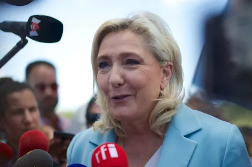 Marine le Pen continue sa progression dans les intentions de vote selon un dernier sondage Elabe