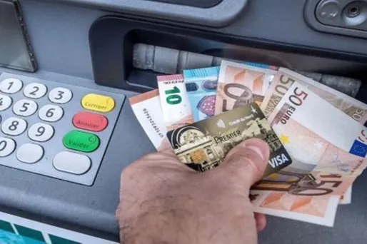 Un dabiste a été forcé à retirer de l'argent par des malfaiteurs (Illustration).