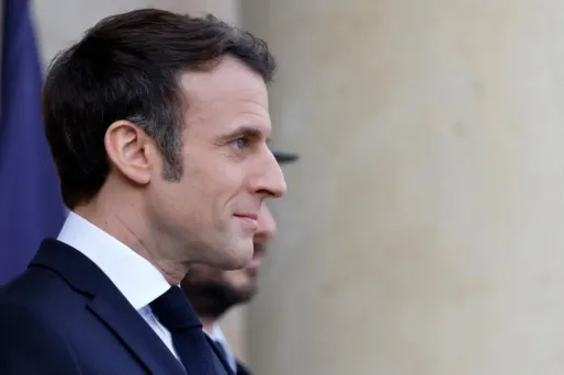 Ukraine : Macron promet des sanctions "sans faiblesse" contre la Russie