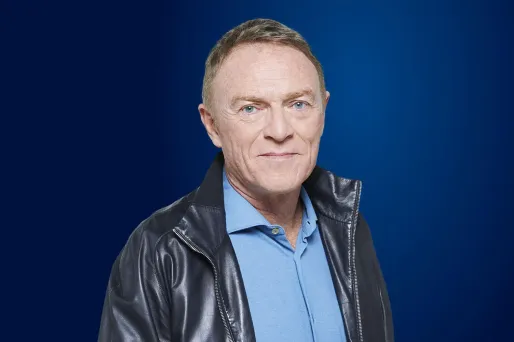 Le podcast de Christophe Hondelatte est disponible gratuitement sur de très nombreuses plateformes comme Apple Podcasts, Spotify, Deezer, Amazon Podcasts, Podcast Addict ou Google Podcasts.