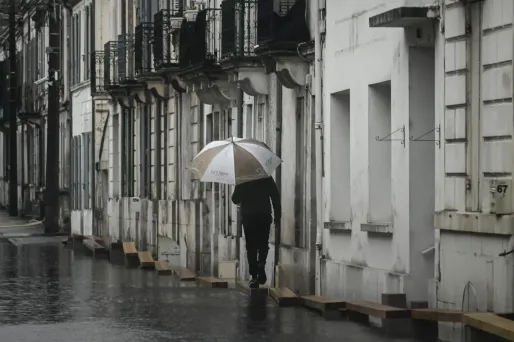 De la pluie est attendue sur le nord-ouest de la France (Illustration).