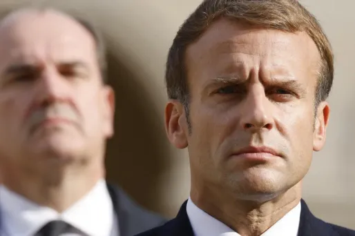 Emmanuel Macron assume ses propos polémiques