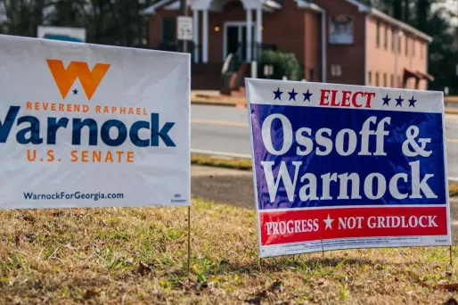 Le pasteur Raphael Warnock est le premier sénateur noir de Géorgie.