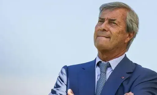 La société de Vincent Bolloré s'est engagée à verser une amende de 12 millions d'euros sous dix jours.