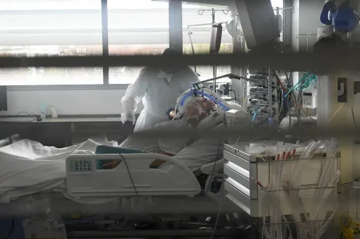 Plus de 64.800 personnes sont mortes du coronavirus en France depuis le début de l'épidémie.