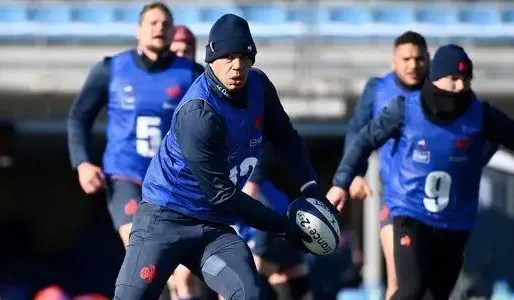 Quinze contaminations au Covid-19 ont été recensées dans les rangs du XV de France.