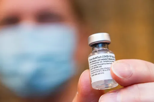 BioNTech estime pouvoir fabriquer 2 milliards de doses du vaccin développé avec Pfizer en 2021