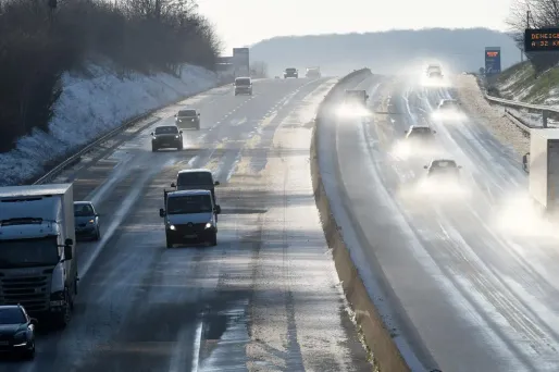 Trente-cinq départements sont désormais en vigilance orange "neige-verglas" ou "grand froid".
