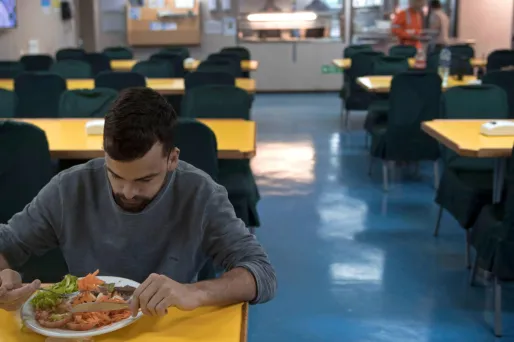 Un décret assouplissant la réglementation sur les pauses repas dans les entreprises est paru dimanche au Journal officiel.