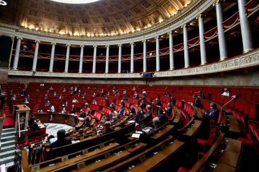 Les députés veulent faciliter et élargir la prise en charge des formes longues du coronavirus.