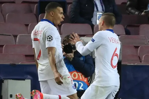 Kylian Mbappé PSG Barcelone LLUIS GENE / AFP