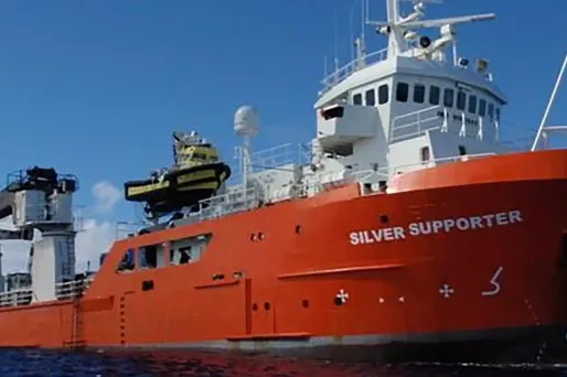 Le marin de 52 ans est tombé du navire de servitude Silver Supporter.