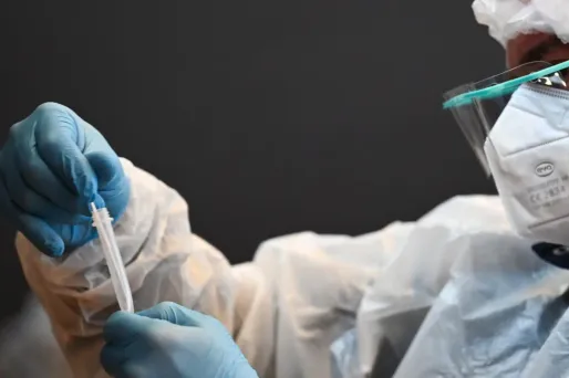 Le nombre de nouveaux cas de contamination s'est élevé à 25.229 vendredi, contre 27.166 jeudi.