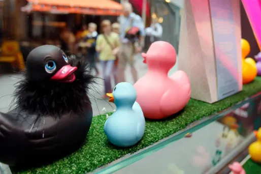 Jean-François voudrait utiliser des sex toys mais il ne sait pas comment en parler à sa femme. (Image d'illustration)