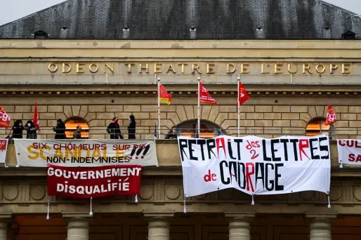 A Paris, plusieurs personnes sont entrées à la fin de la manifestation dans le théâtre de l'Odéon pour l'occuper.