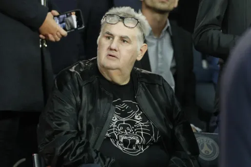 Electronic Arts "examine activement" sa collaboration avec Pierre Ménès.