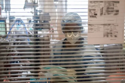 Plus de 5.800 patients se trouvent en réanimation dimanche.