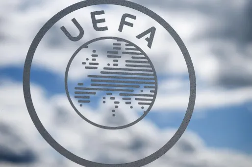 La création d'une Superligue par douze clubs provoque une guerre ouverte dans le monde du foot.