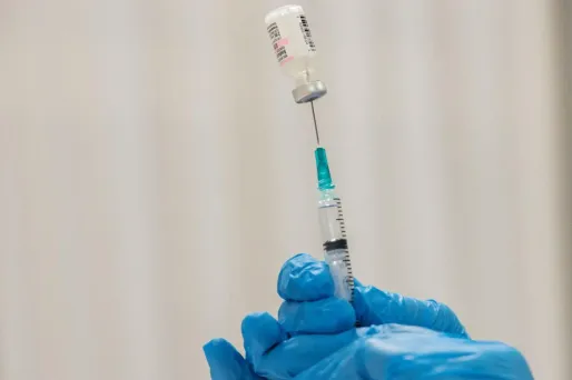 Pour ne plus avoir à porter le masque, les Américains doivent avoir reçu les deux doses du vaccin pour les vaccins concernés par un rappel.