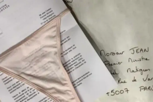 Les culottes ont été adressées à Matignon par La Poste.