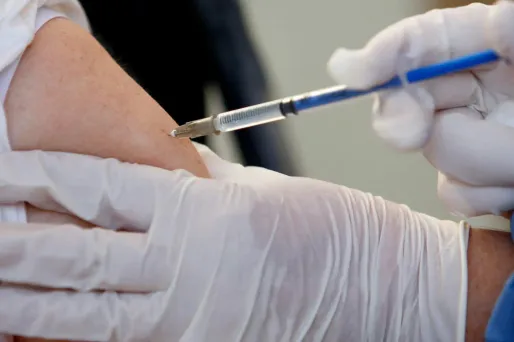 Jean Castex va annoncer jeudi après-midi l'avancement de quelques jours de l'ouverture à la vaccination contre le Covid-19 pour tous les adultes.