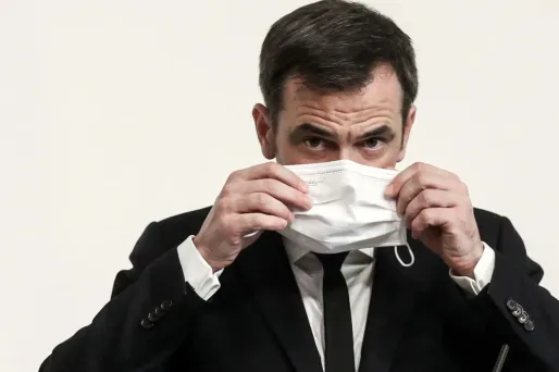 On peut espérer "tourner la page du Covid" en "novembre ou décembre" prochains, a estimé mercredi Olivier Véran.