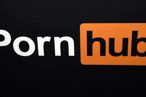 Les victimes reprochent à Pornhub d'avoir tiré profit des vidéos ayant été mises en ligne à leur insu et sans leur consentement.
