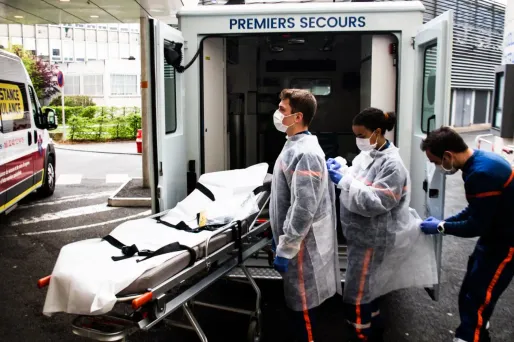 Les services de soins critiques comptaient 5.504 patients, mardi.