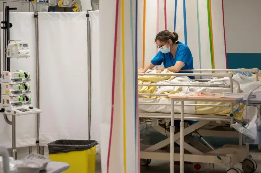 Covid-19 : toujours moins de patients à l'hôpital, 30 millions de primo-vaccinés