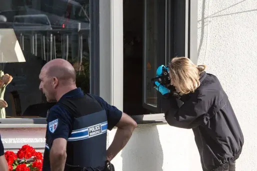 Les escrocs se faisaient passer pour des employés de mairie travaillant avec la police.
