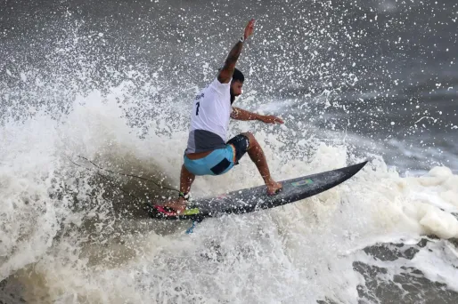 Italo Ferreira surf JO Tokyo @Yuki IWAMURA / AFP