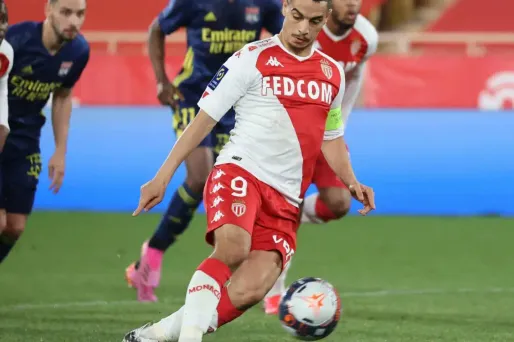 Lyon s'est imposé dimanche soir face à Monaco, au terme d'une folle rencontre.