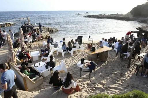 En Corse, de nouvelles mesures restrictives sont prises pour lutter contre la flambée de cas de Covid-19.