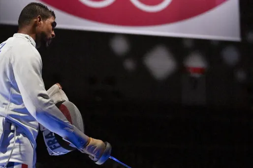 La déception de Yannick Borel après l'élimination des épéistes français en quarts de finale.